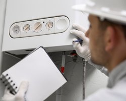 "Спасет нас во время зимы": как запитать газовый котел, когда нет света (видео)