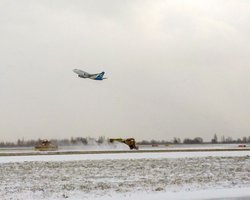 В аэропортах Киева из-за снегопада задерживают рейсы
