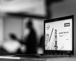 Ноутбук с двумя экранами Lenovo YOGA Book C930 — уже в Украине