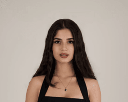 Найкрасивіша жінка Ірану відреагувала на війну на батьківщині з Лондона (фото)