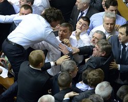 Свобода: Регионал Семенюк разбил депутату Ирине Сех лицо