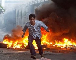 Протесты в Таиланде: армия стреляет в оппозицию (видео)