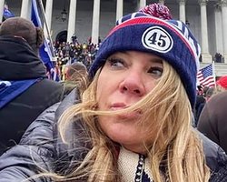 В США арестовали сторонницу Трампа, которая вела прямую трансляцию штурма Капитолия (фото)
