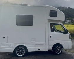 Менший за Skoda Fabia: в Японії випустили мініатюрний дім на колесах за $23 700 (відео)