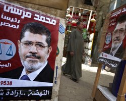 Президент Египта возобновил работу распущенного военными парламента