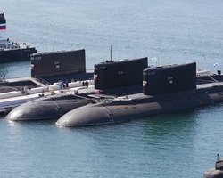 Пробоина на борту "Варшавянки" ВС РФ: новые фото подтвердили результативный удар дрона СБУ