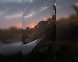 Сильні вибухи та спалахи: у РФ стався наліт дронів, у Москві оголосили план "Килим" (відео)