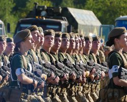 Рада утвердила добровольную постановку на воинский учет для женщин