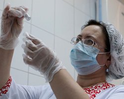 Медиков за отказ вакцинироваться увольнять не будут, – Степанов