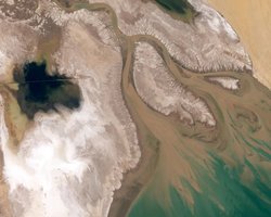 Источник влаги для 40 млн людей исчезает: одна из важнейших рек Земли больше не достигает моря