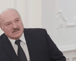 Лукашенко обвинил Польшу в использовании танков против мигрантов (видео)