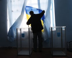 В Луганской области голоса считают в темноте