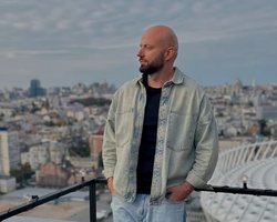 Ведучий Слава Дьомін зізнався, що пережив втрату дитини: "Хотілося плакати"