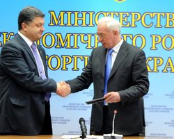 Азаров решил дать полгода Порошенко, чтобы тот освоился на новой должности