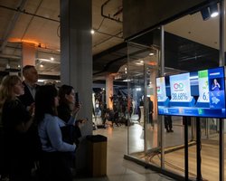 Вибори в Угорщинi: Мадяр випереджає Орбана, "Тиса" матиме бiльшiсть у парламентi