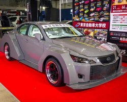 Безумный тюнинг: студенты превратили Lexus в оригинальное авто из Minecraft (видео)