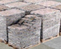 Британцы перехватили судно с ливийской валютой на борту