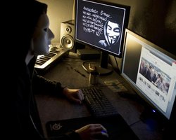 Anonymous готовит властям DDoS-атаки за языковой закон