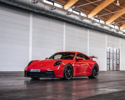 ЕС и США запрещают экспорт роскошных автомобилей в Россию