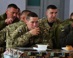 СМИ узнали первую версию цен еще одного поставщика продуктов для ВСУ (видео)