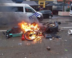 Начали сжигать автомобили: в Брюсселе фанаты устроили уличные беспорядки из-за ЧМ-2022 (фото, видео)