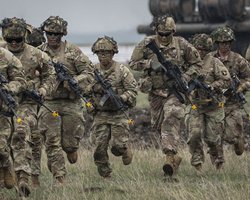 "Сдерживание усилится": НАТО обещает России "военный ответ" на прилеты дронов в Польше