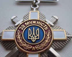 Порошенко посмертно наградил 220 воинов АТО