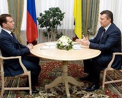 Регионал заявил, что Медведев шантажирует Украину