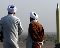 На фоне угрозы наземного нападения США: Иран перебрасывает силы и минирует остров Харк, — CNN