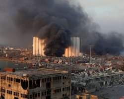 В порту Бейрута нашли 4 тонны аммиачной селитры, уничтожившей полгорода месяц назад