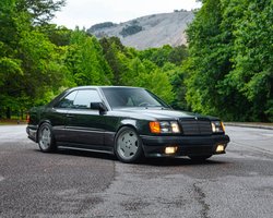 Их выпустили всего три: самый дорогой Mercedes W124 оценили в $900 000 (фото)