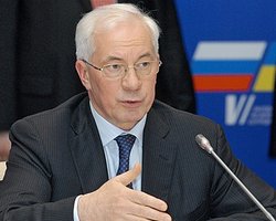 Азаров намерен упростить выдачу разрешений на строительство