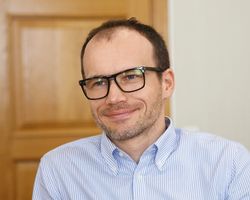 Верховная Рада уволила четвертого министра: депутаты отправили в отставку Дениса Малюську