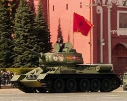 С красными флагами на танках: ВСУ разбили элитное подразделение россиян на Курщине (видео)