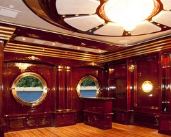 На Банковой заявили, что роскошный дебаркадер не принадлежит Януковичу