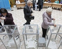 Чубакка без документов и губернатор на велосипеде: как голосовала Украина