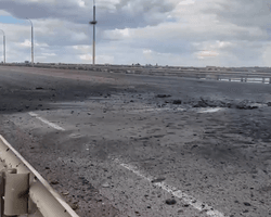 В Херсоне был нанесен удар по Антоновскому мосту: что известно (видео)