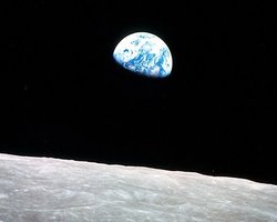 Ученые предложили добровольцам искать на Луне следы инопланетян