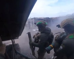 Бойцы Сил специальных операций ВСУ показали уличные бои в Бахмуте (видео)