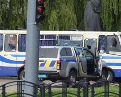 Рядом с захваченным автобусом в Луцке прогремели взрывы