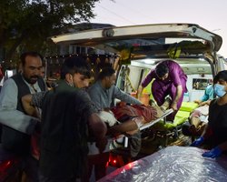 Число жертв теракта в Кабуле превысило 100 человек (видео)
