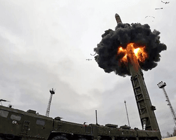 Путин придумал ракету "Орешник" для запугивания Запада, — росСМИ