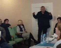 Депутат, который взорвал гранаты в сельсовете на Закарпатье, пришел в себя: его допрашивает полиция