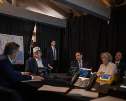 Трампу показывают красочные ролики про войну в Иране, где нет и слова правды, — СМИ