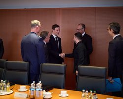 Трамп "доволен" результатами переговоров США с Украиной