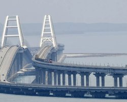 До кінця року: у РФ продовжили терміни відновлення Кримського мосту (документ)