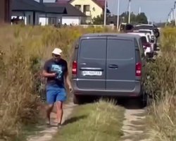 Под Луцком мужчины избили работников ТЦК: по военкомам стреляли из пистолета (видео)