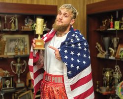 Жизнь Джейка Пола вне ринга: с кем встречается и чем владеет скандальный боксер-блогер (фото)