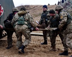 Усиление обстрелов: на Донбассе ранения получили 10 украинских воинов