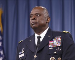 США продолжают искать возможности для бесперебойной помощи Украине, — глава Пентагона